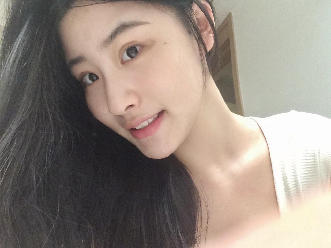 记忆里隔壁的温柔大姐姐。
