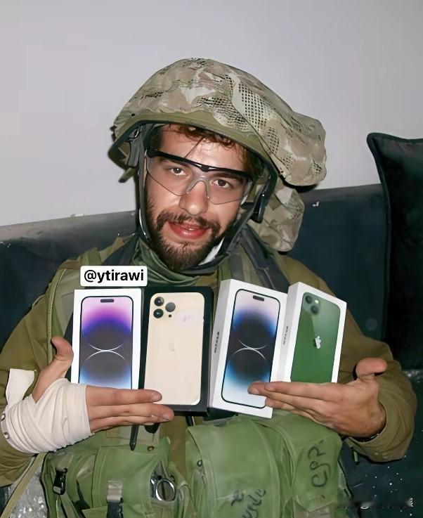 以色列军人的“战利品”，其实就是巴勒斯坦平民的血泪。这些照片看似是士兵炫耀“战利