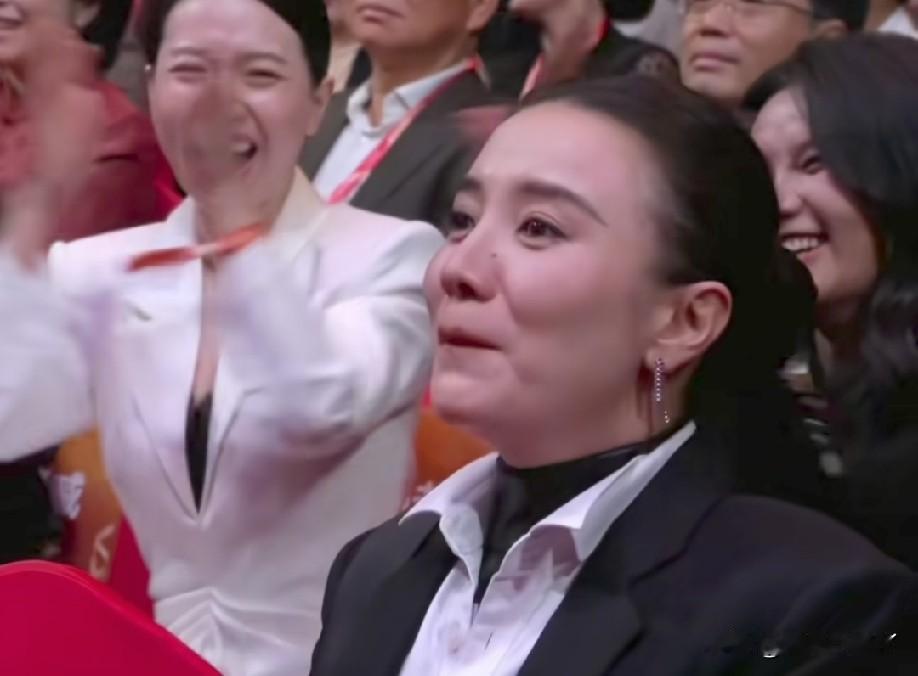 内娱历史性时刻！宋佳拿下飞天奖，成为首位“一穿三”女演员，而更打动人心的是宋佳这