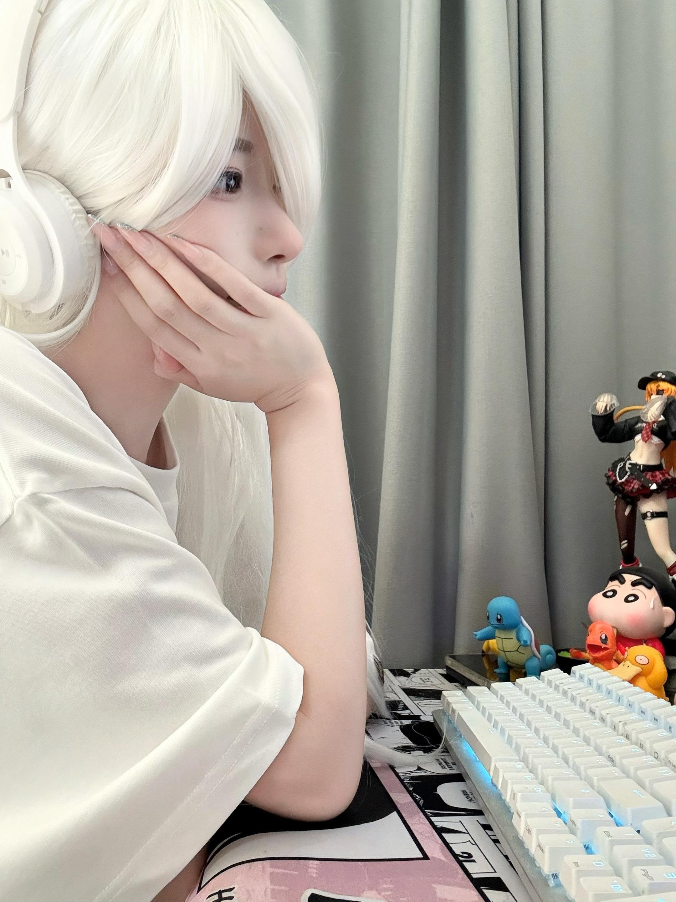 你的笑一尘不染的纯白……