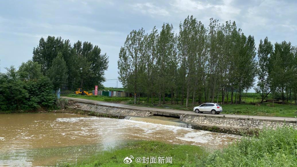 【#司机无视警示过河致3姐弟溺亡# 官方：司机已被批捕】7月16日，河南南阳，一
