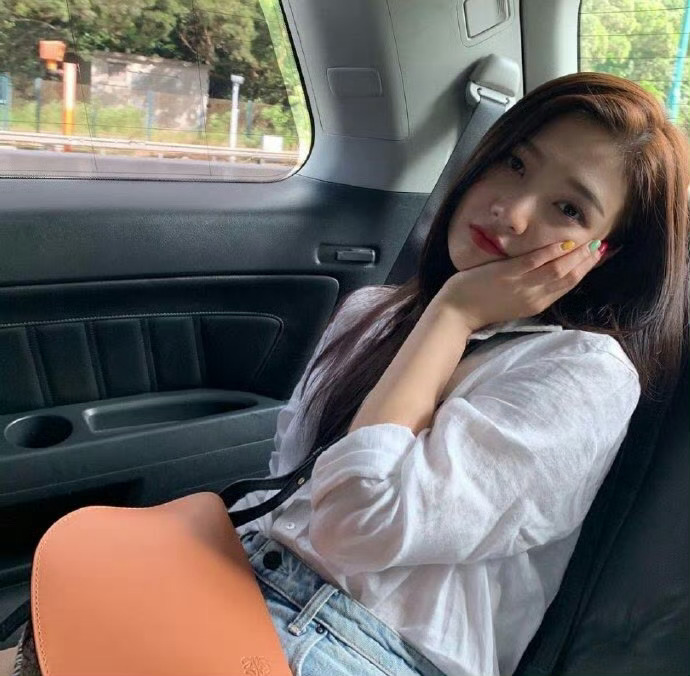 爱不释手的女头 
