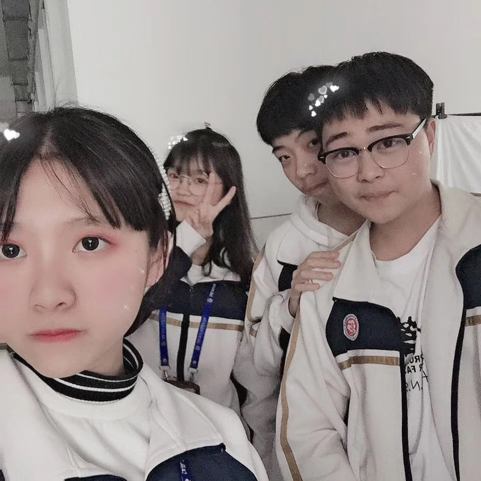 我有个漂亮的好朋友 她对我很好 我很喜欢跟她玩