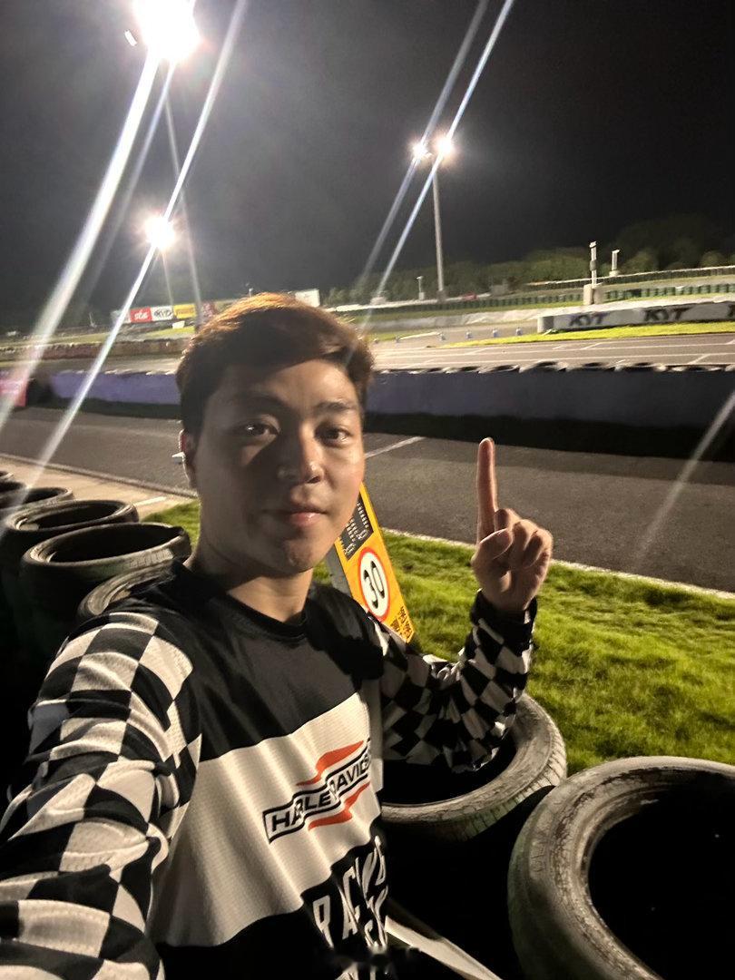 入夜的赛车场，就我一人享受的风景！睡觉 明天起来直接上去干 广州·广州从化国际赛