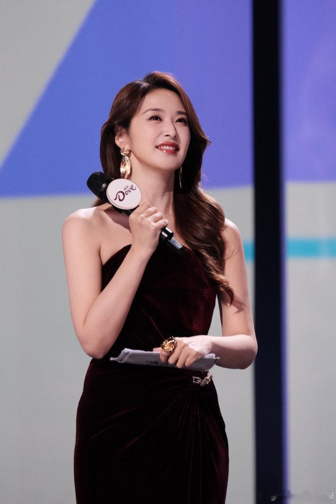 刘烨让阚清子累完这个累那个笑不活了，刘烨这哪是送补给，分明是来抢人的合伙人