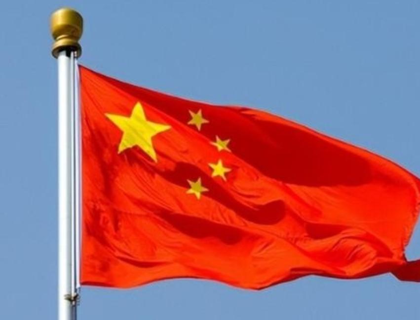 美国现在对中国这么急，说白了就两个原因。

第一，中国没按他们设计的剧本走。当年