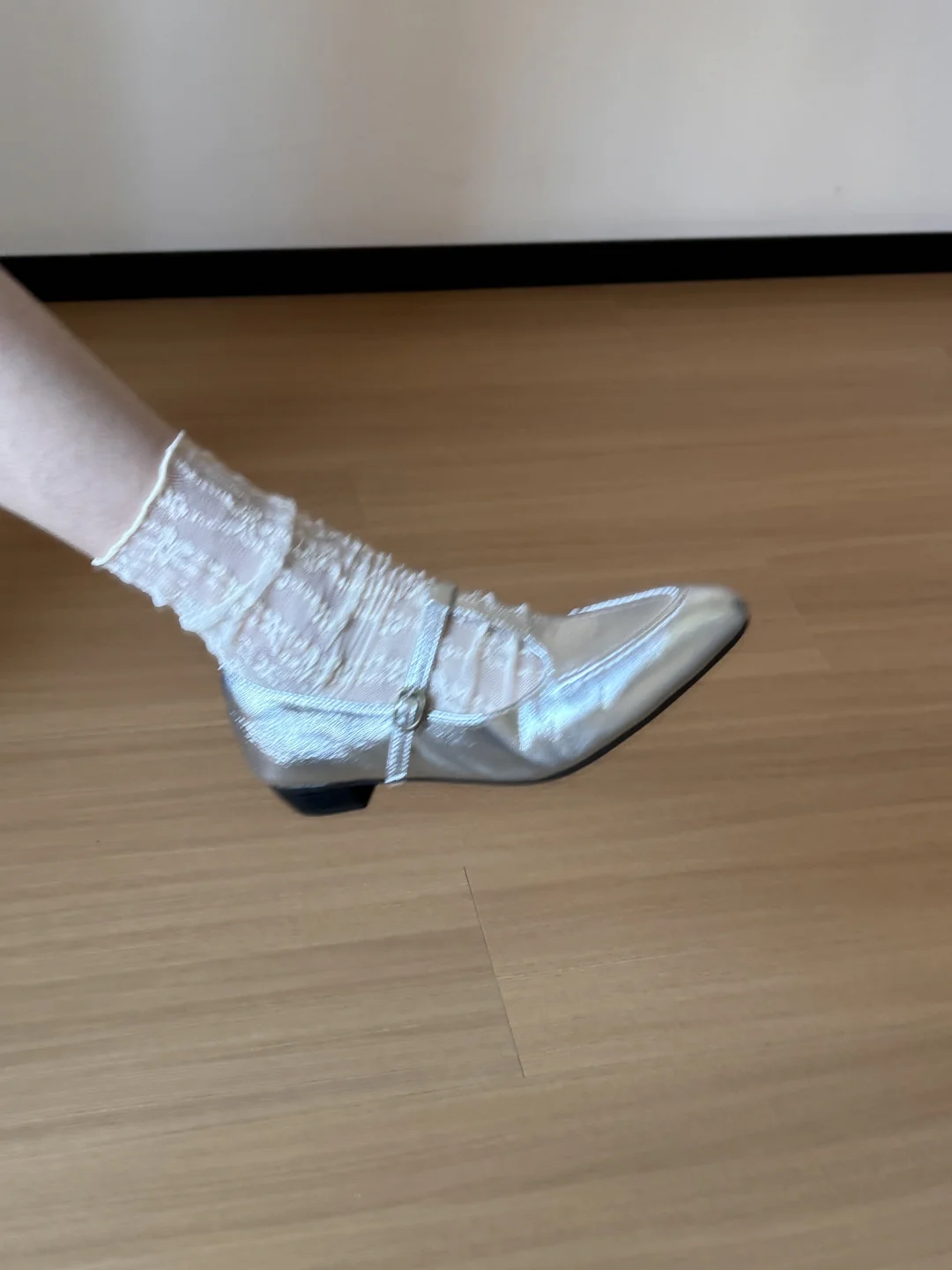 有些反叛感的银色玛丽珍