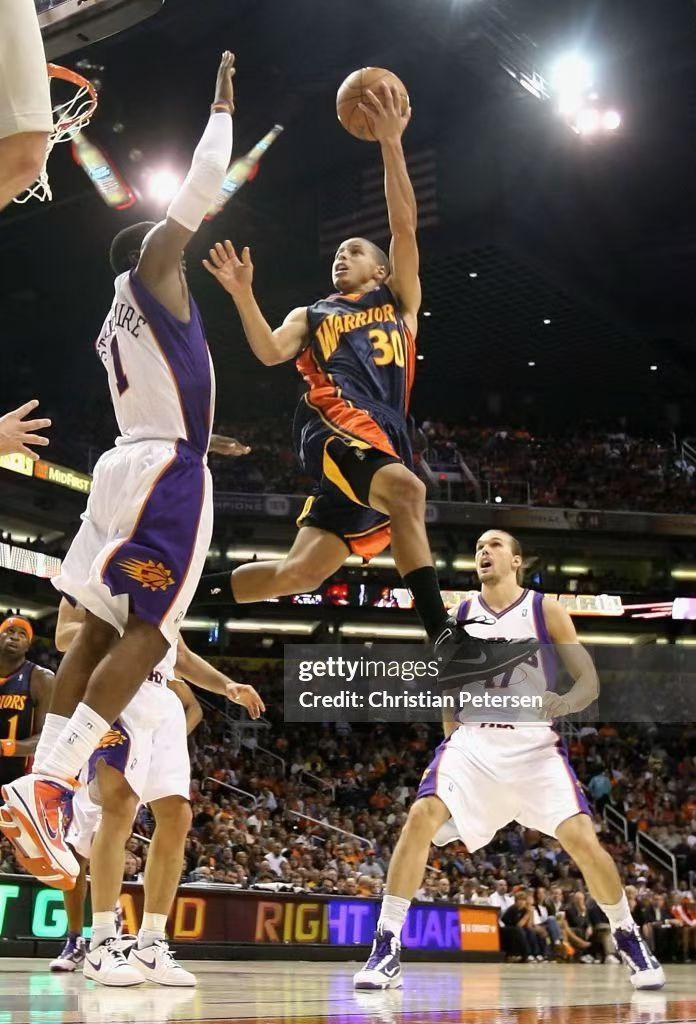 转发一条朋友圈：何不懂夜话库里何不懂的超话【地球online提醒您：过去的事只配