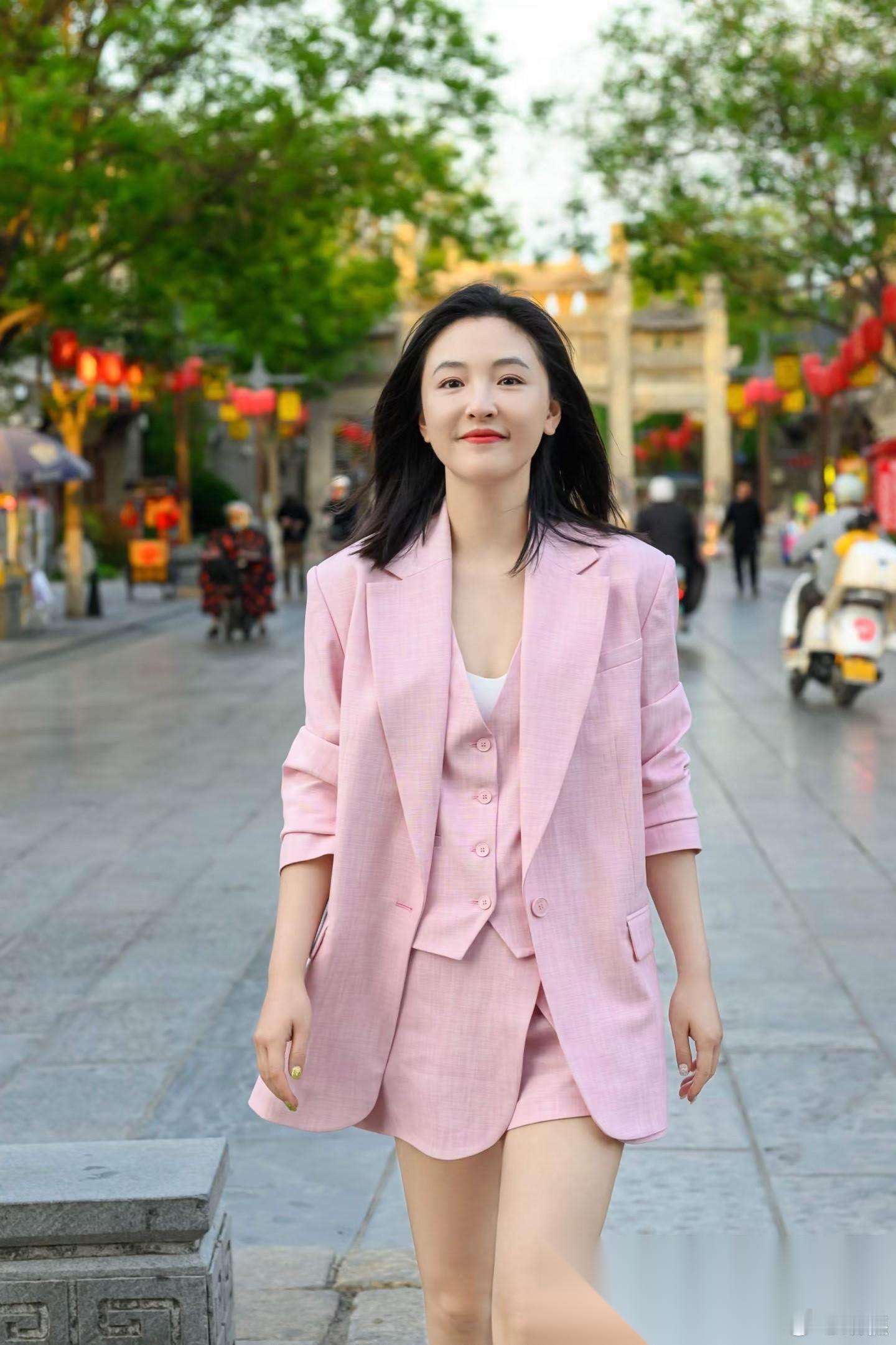 吴倩自己承认了 她没有复婚 她真不是顶级恋爱脑，而是顶级 好妈妈，她自己带女儿，