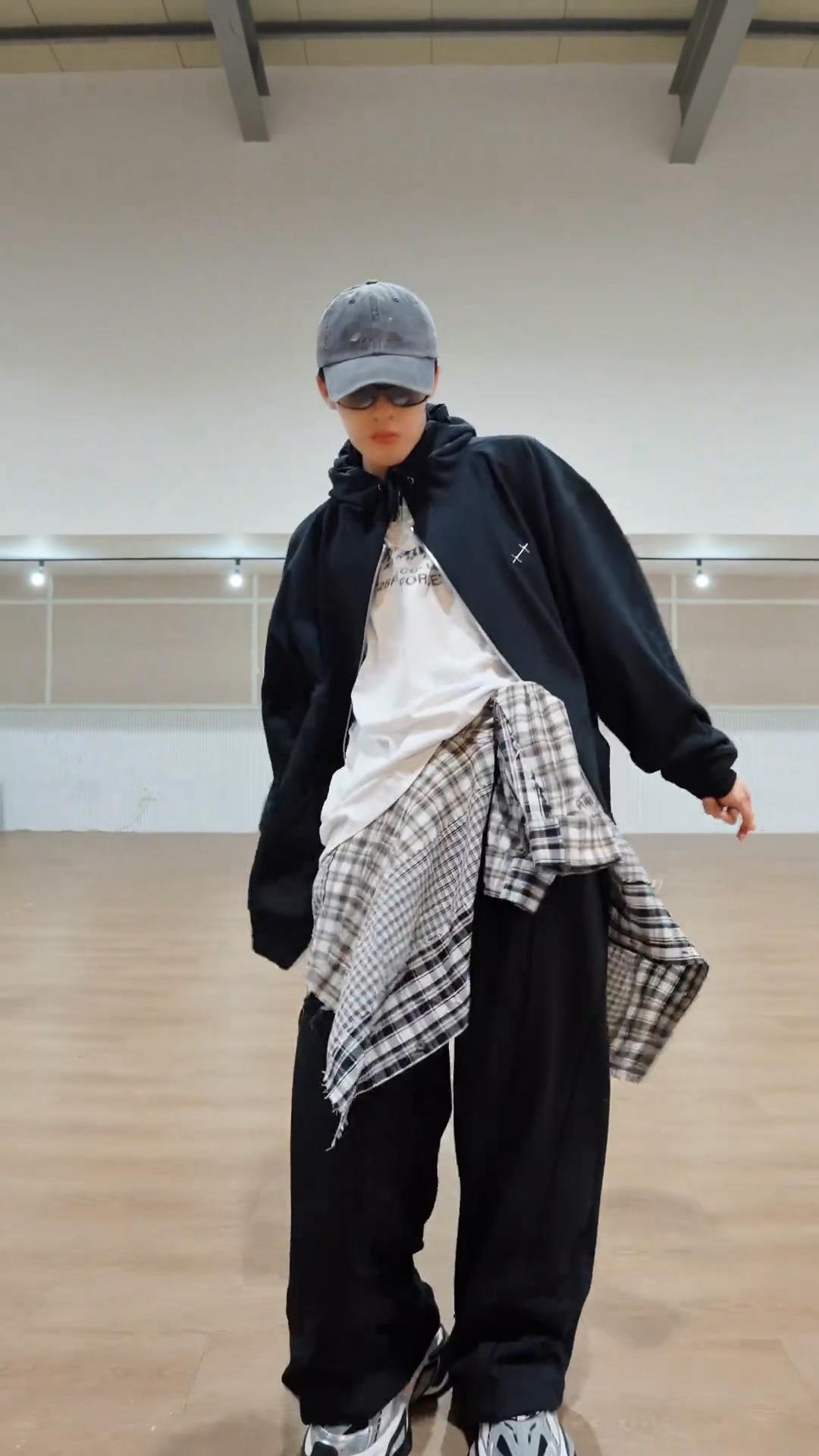 檀健次抖更新  《DEAD REFLEX》勾手舞🥵 