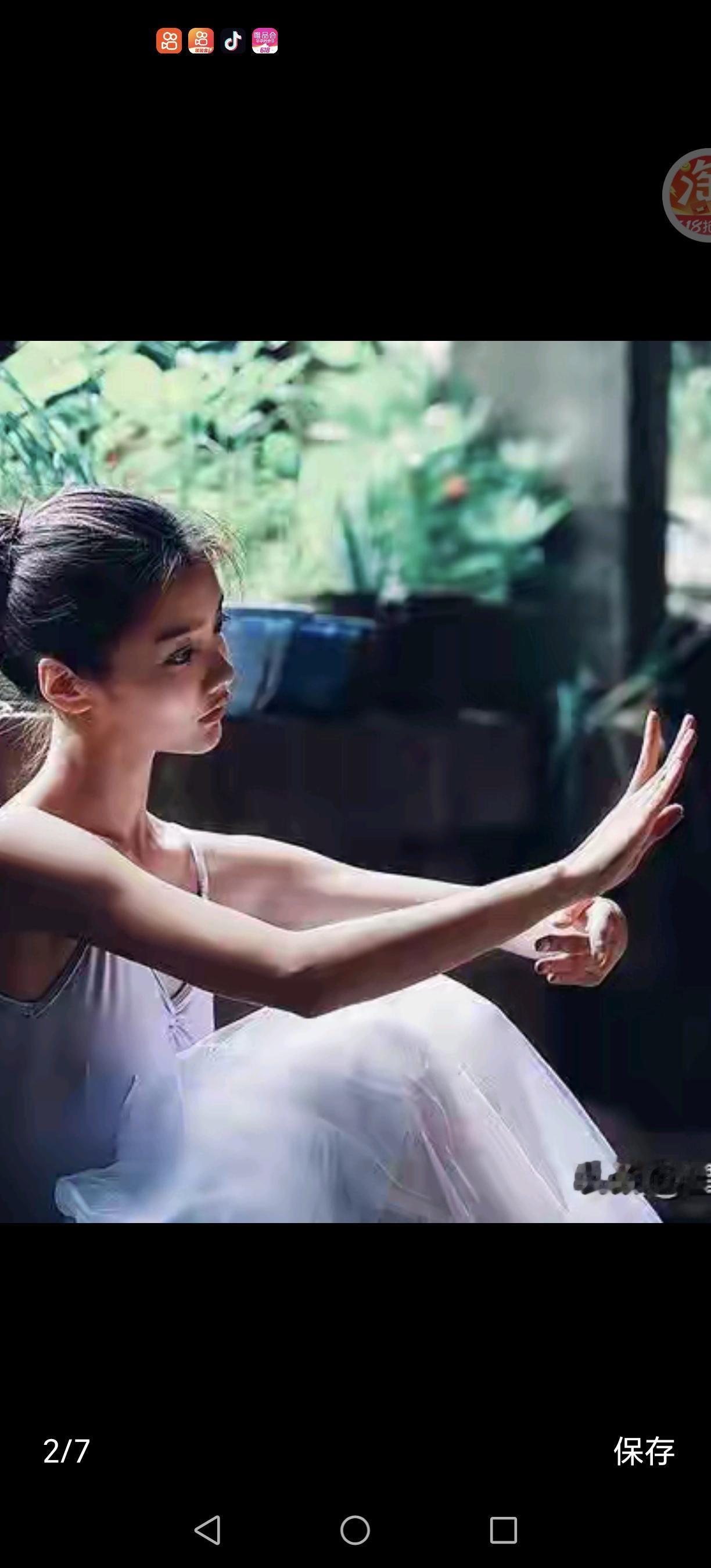 李姐的儿子顺利考上了重点高中，她的心情既欣慰又复杂。可是，令人意想不到的是，她在