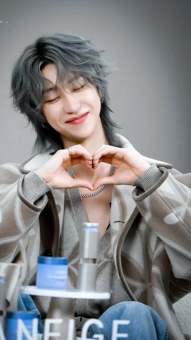 徐明浩有自己四月的漂流 这种把歌名过成生活的操作，建议其他歌手学学——不是让你们