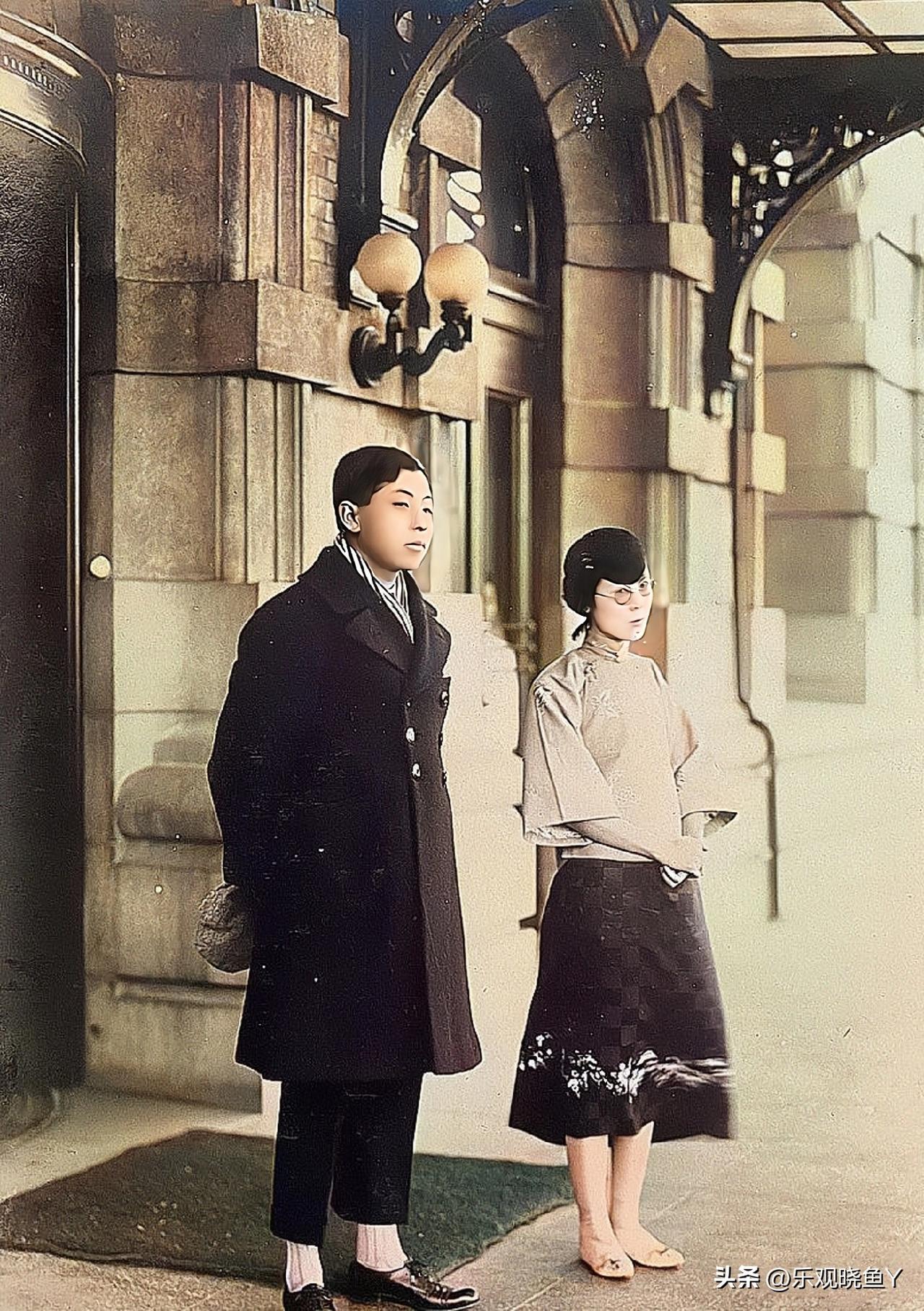 一九二七年，在天津的张学良和他的原配妻子于凤至。这可不是演戏，也绝非影视剧里的演