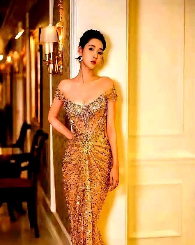 月供四万二，把他掏空了回父母家蹭饭。
不是为了填窟窿，是为了凑够一笔钱，把女方的