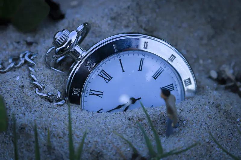 时间会治愈一个人的伤吗？这真是个让人纠结的问题。生活中常听人说“时间可以治愈一切