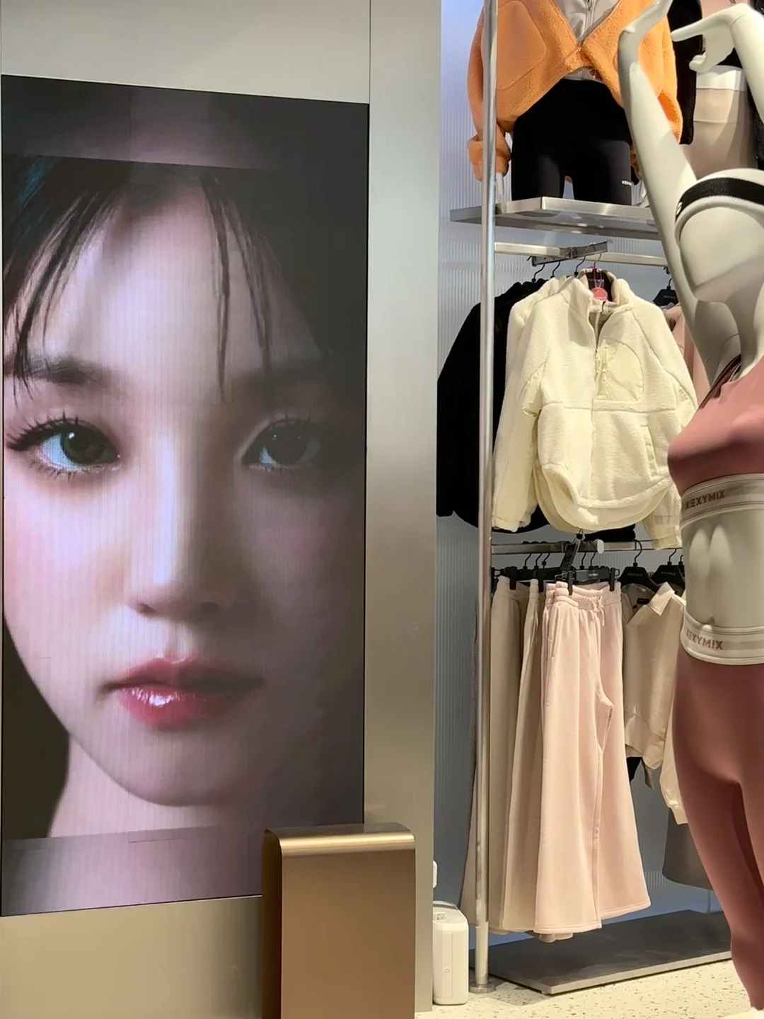 西安新开的💜纯路人…被宋雨琦的电子屏美晕！