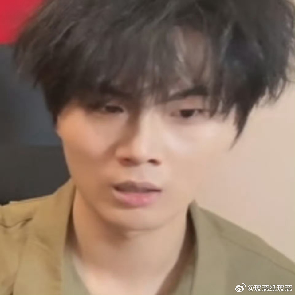 微博喜剧这个头像太有迷惑性了，每次弹出来我都以为高超发微博了，急头白脸点进去定睛