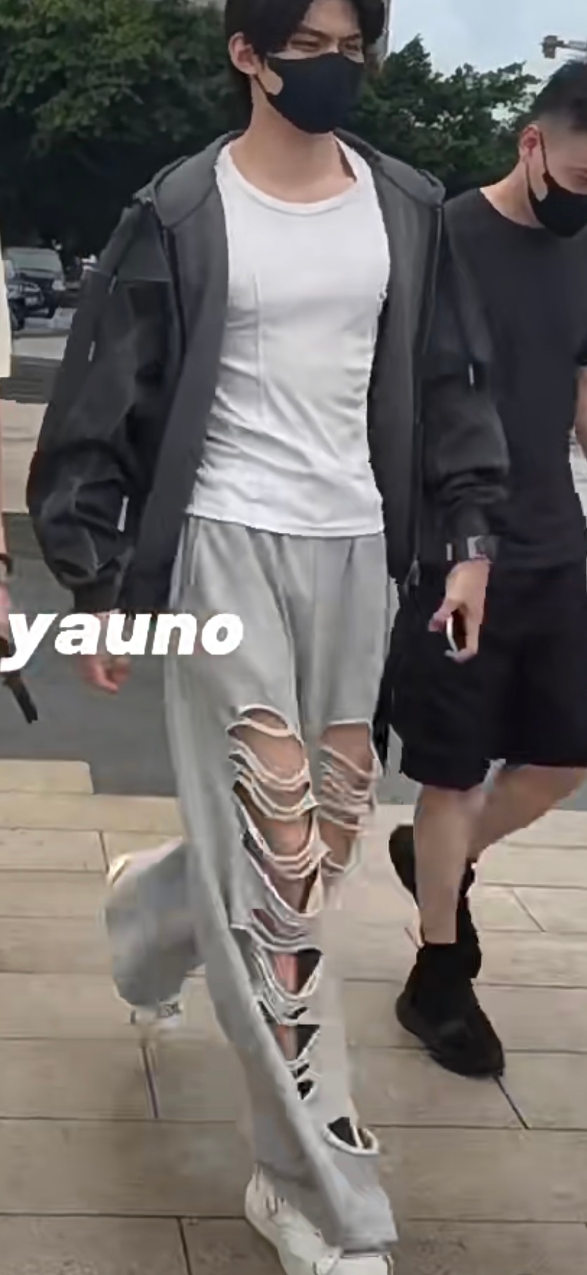腿也是又细又长