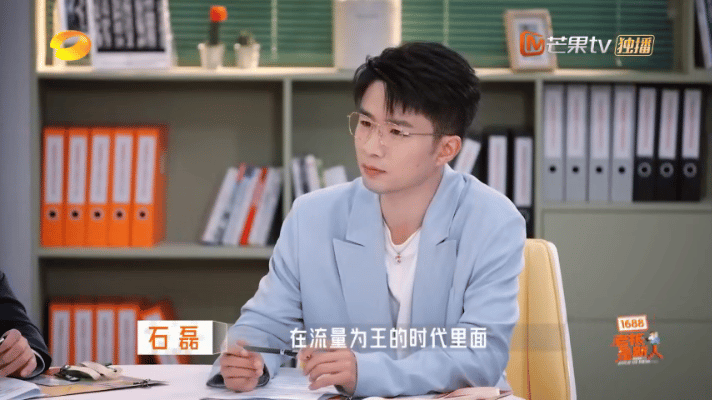 00后是赶上时代黑利的一代迭代快得像刷屏，他们倒好，顺手就把流量变成了存折。 