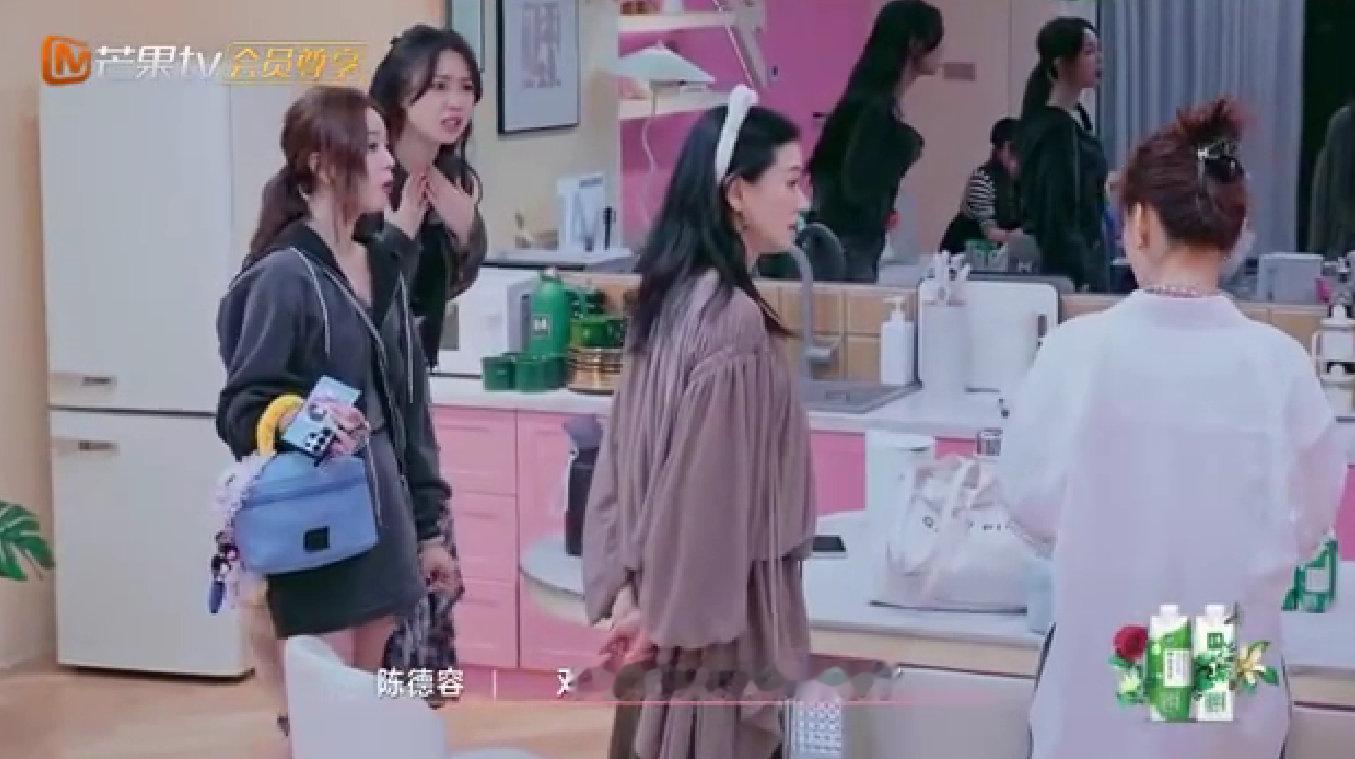 管乐[超话]管乐每次公演都哑的原因找到了乘风2025每次公演嗓子哑的原因终于找到
