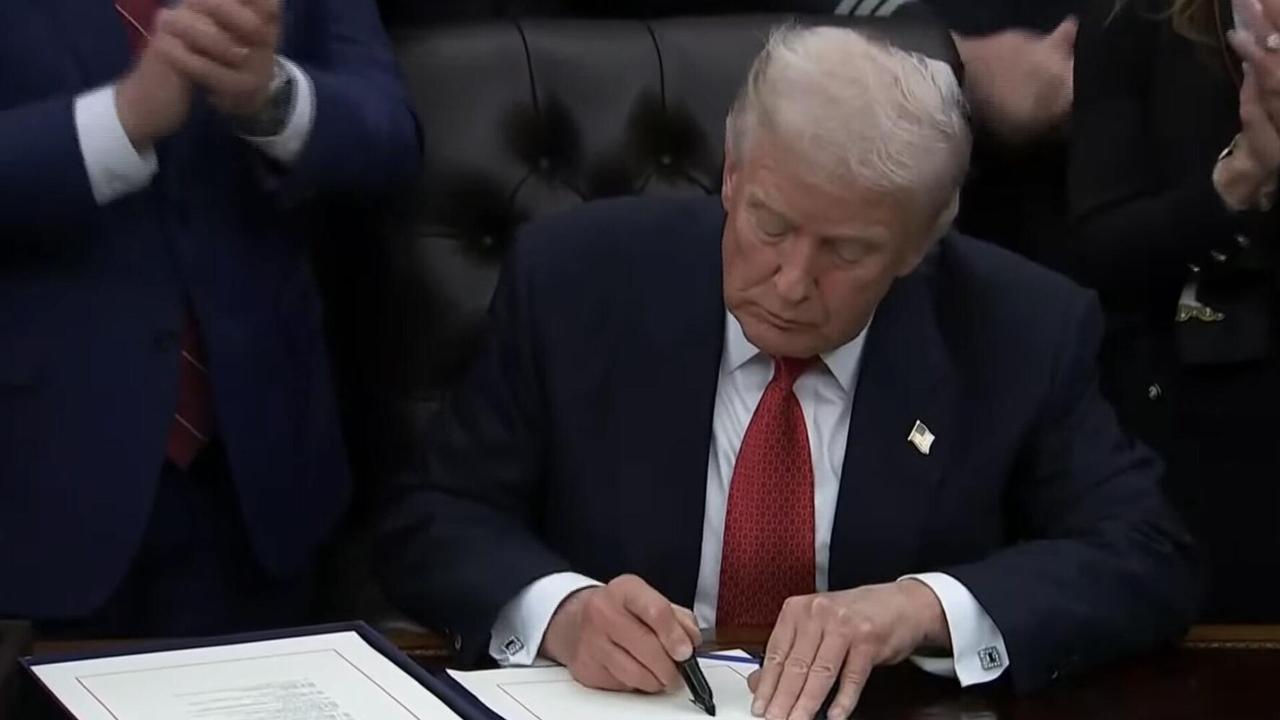 特朗普或将对与伊朗进行贸易的国家征收额外关税

俄罗斯卫星通讯社 2026年2月