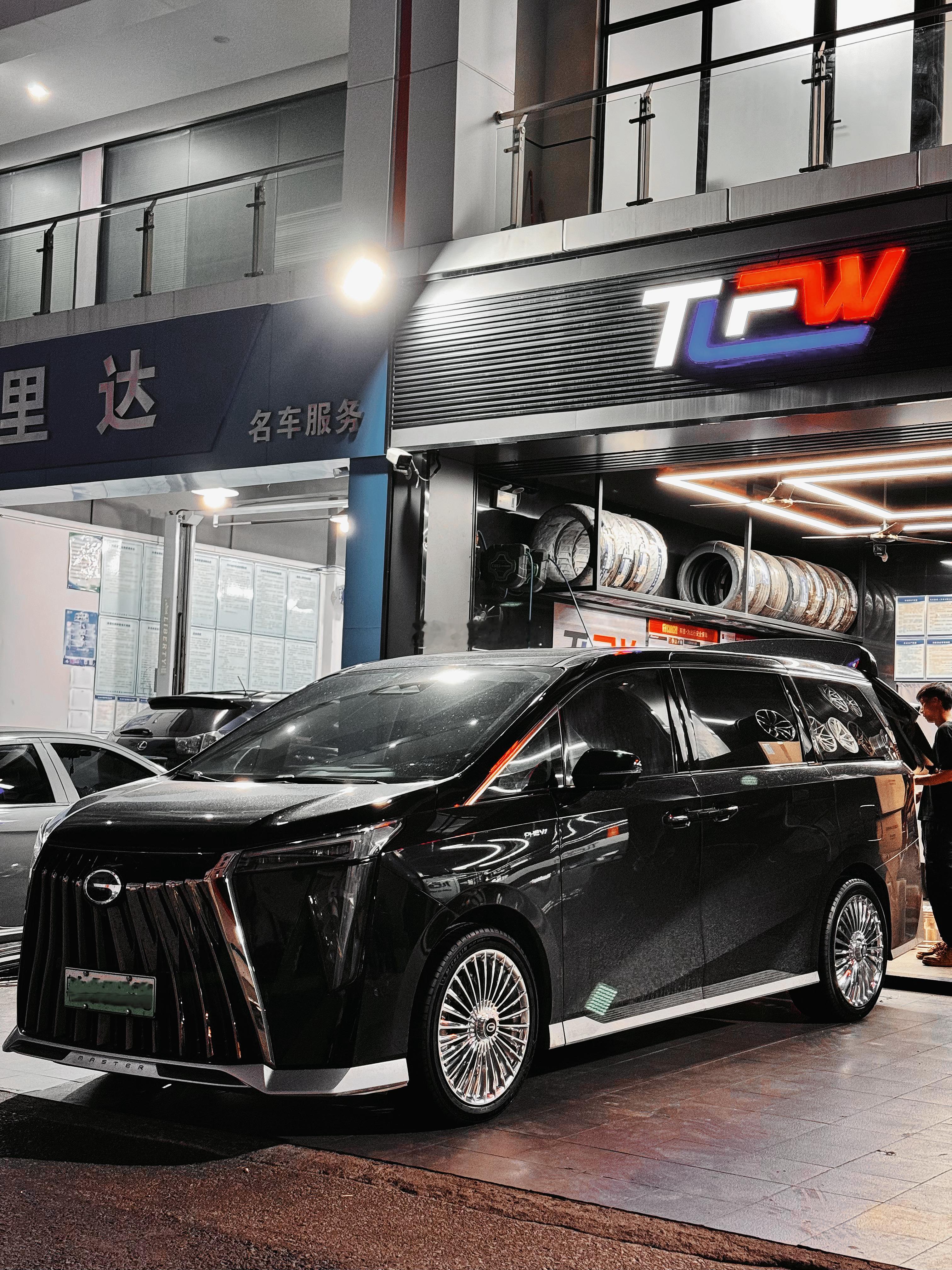 传祺E9 1升级20寸完工全新 TLFW 定制锻造全新米其林PS4suv 轮胎 