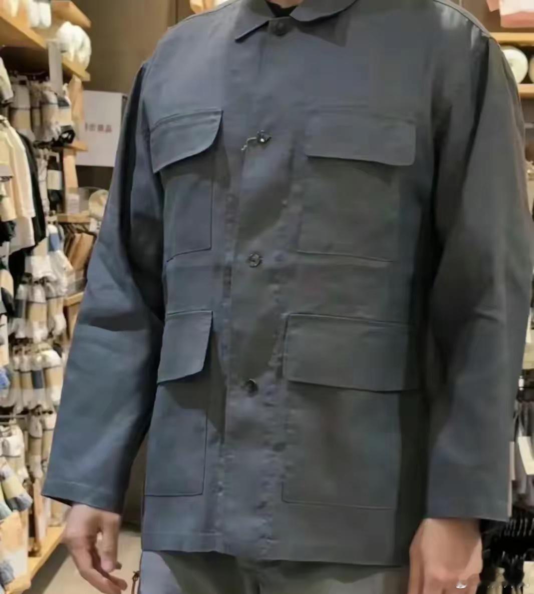 优衣库出的这衣服什么意思？时尚真是个轮回 还差一个水壶 ​? ​​​