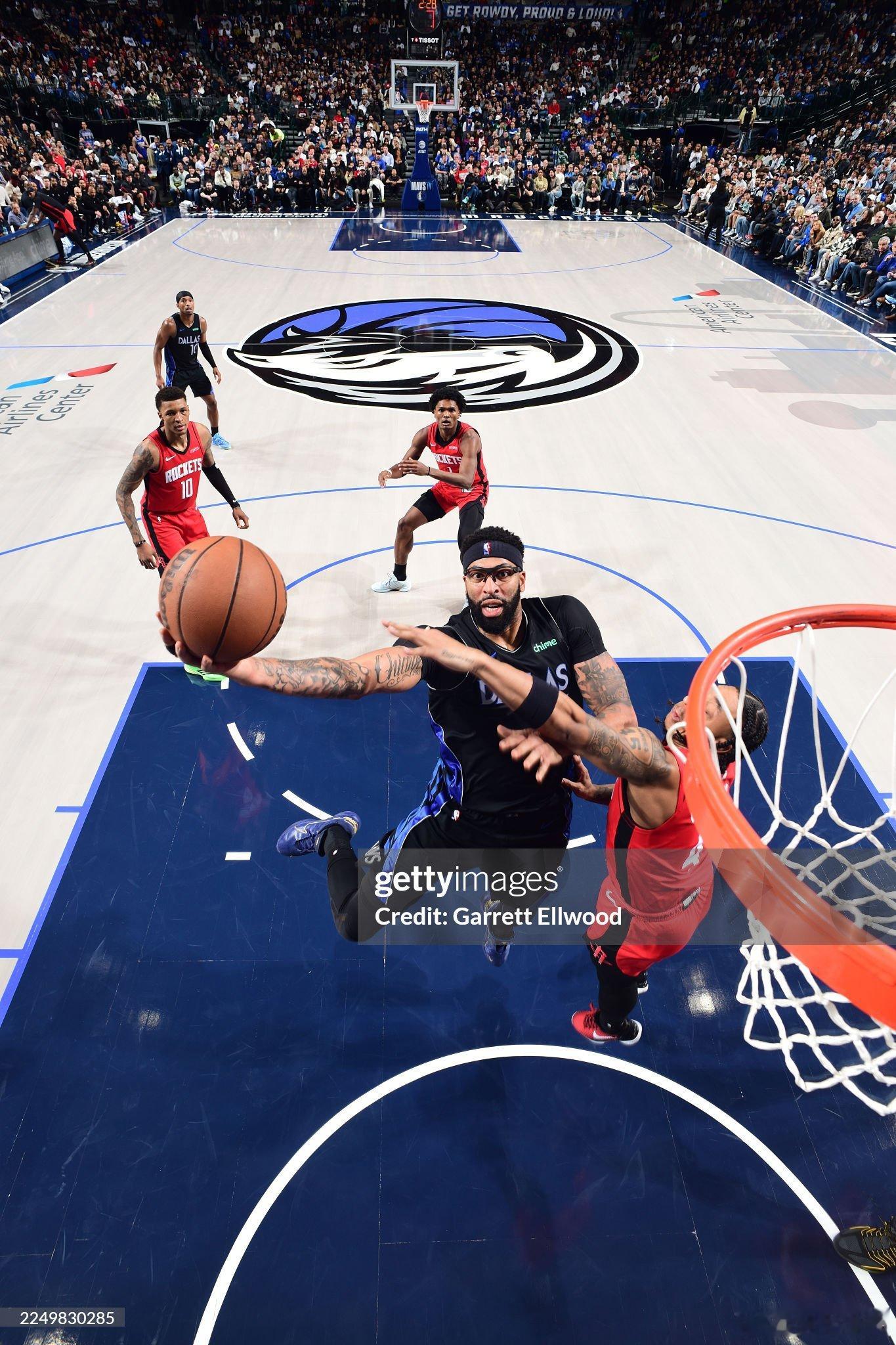 MFFL 今天戴维斯得到29分8篮板2助攻2抢断1盖帽，投篮19投14中，三分1