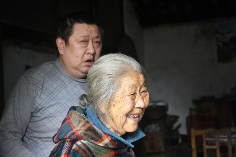 62岁怀孕女子：失去的儿子又回来了 吉林62岁女子公开怀二胎6个月的消息引发热议