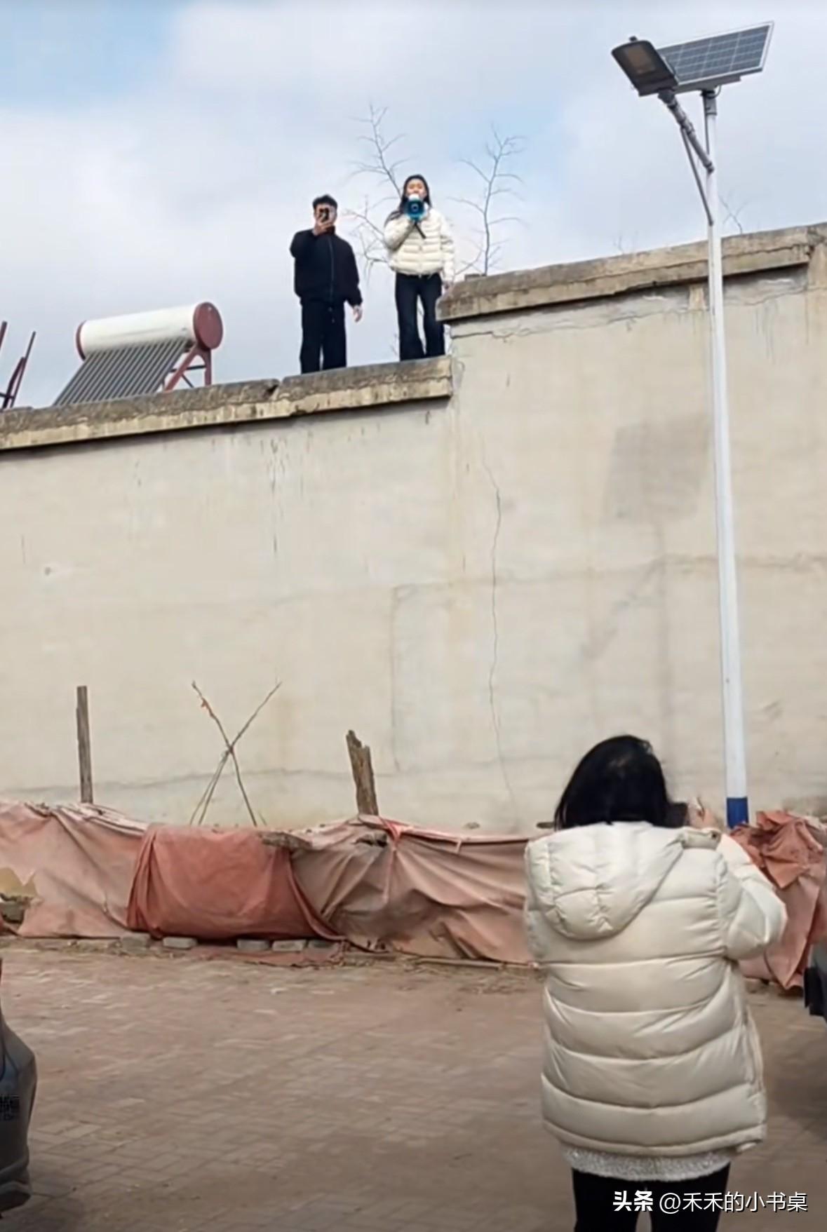 新婚妻子婚后不让碰，男子一纸诉状将女子告上法庭，带着判决书向女子讨要32万彩礼。