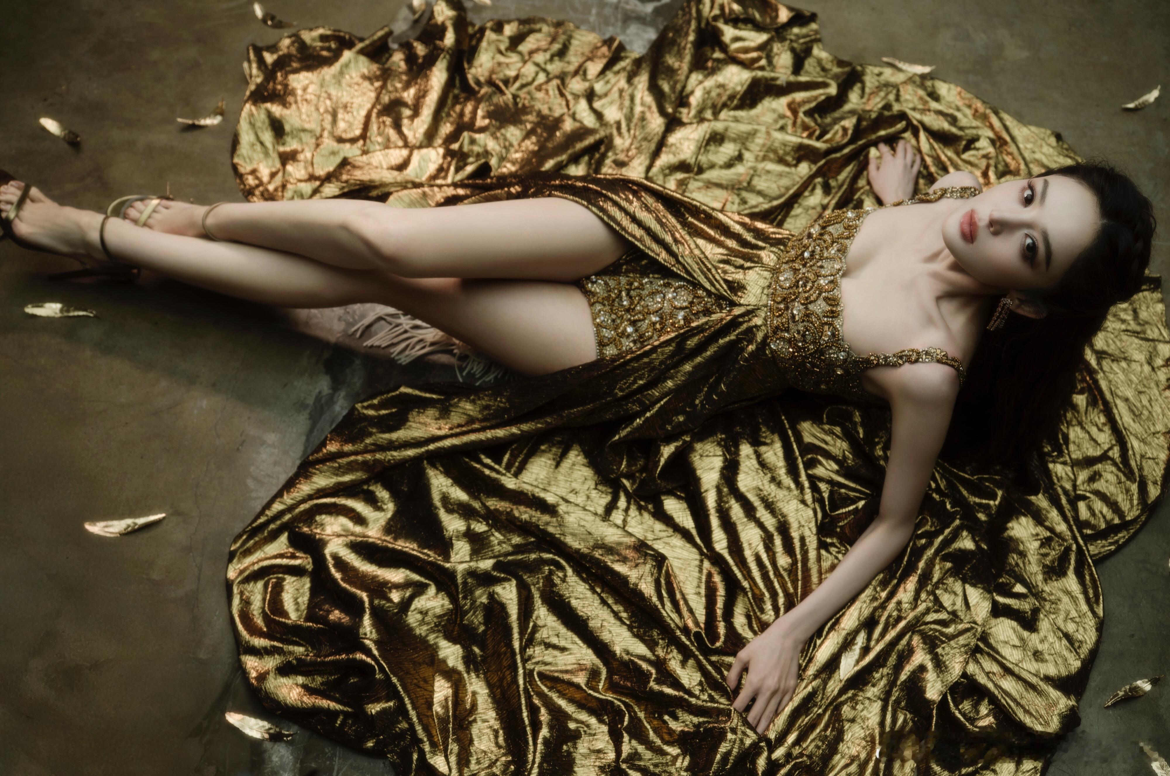 终于在内娱见到了浓颜系姐弟被娜扎和敖瑞鹏的颜值狠狠惊艳到，两个人都是标准的浓颜长