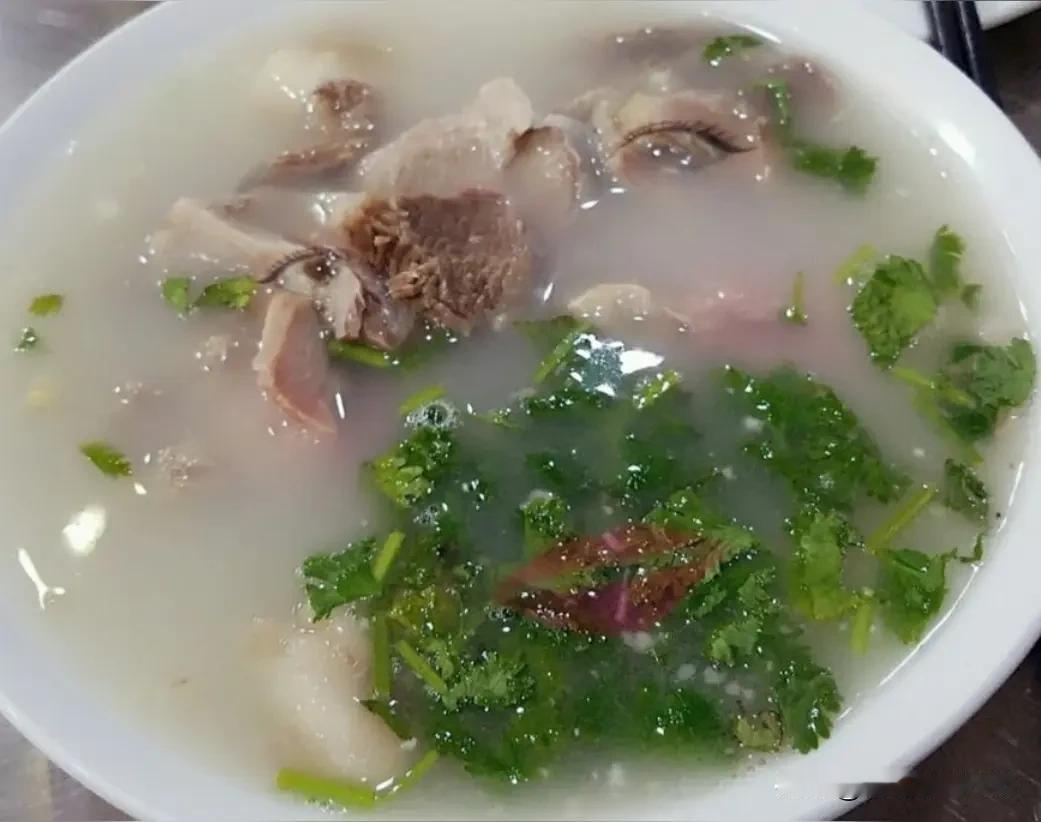 滕州人喝伏羊：千年民俗完整解读
 
滕州伏羊，是鲁南最具代表性的节气民俗，核心是