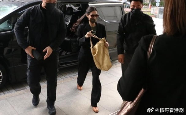 張栢芝遭入稟違反經理人合約　出庭作供稱買世紀大廈單位急需4千萬.藝人張栢芝前年遭