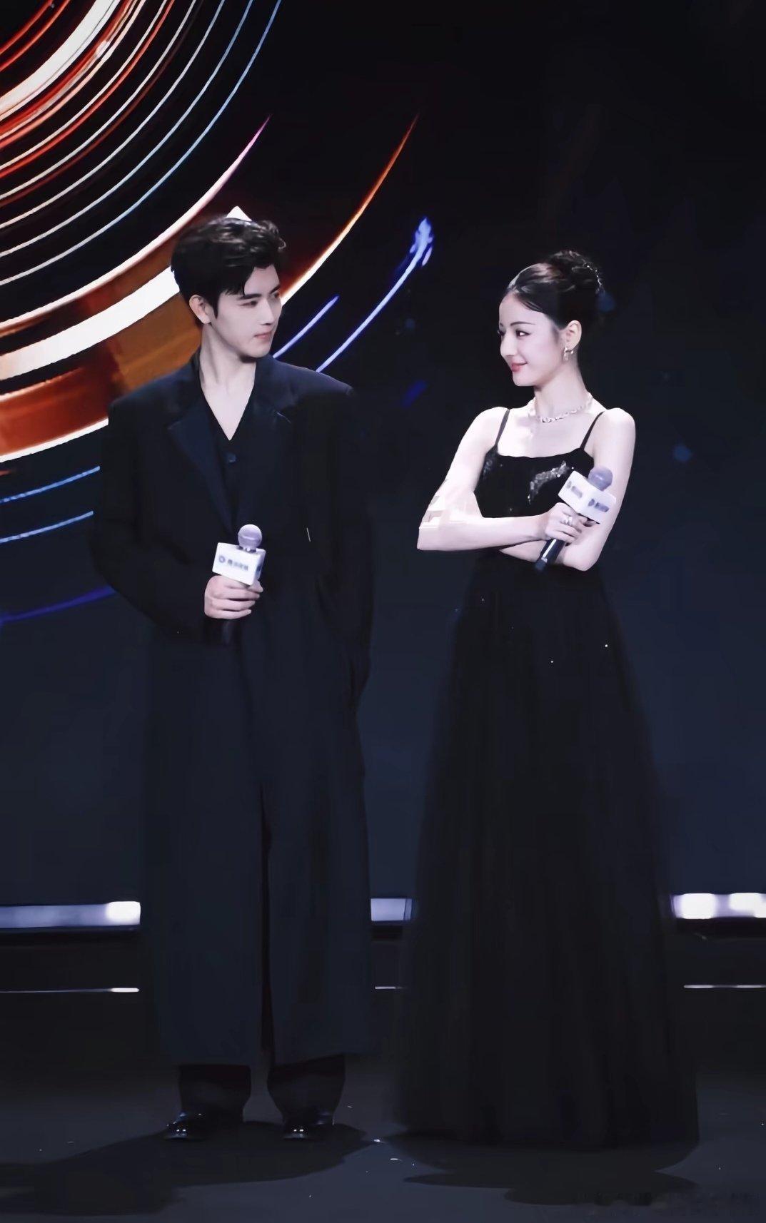 迪丽热巴成为陈飞宇铁粉迪丽热巴是陈飞宇一级铁粉这对也太好嗑了！热巴铁粉身份藏不住