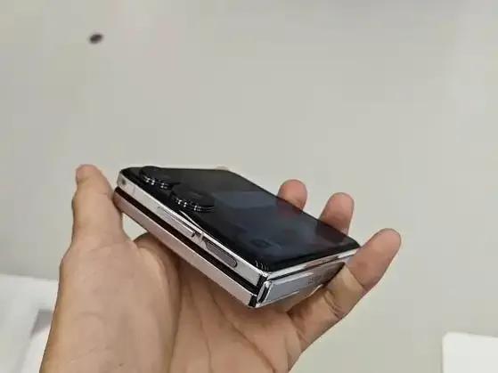 小折叠续航不过5000的，都是美丽小废物！3年小折用户现身说法

我是个小折叠屏