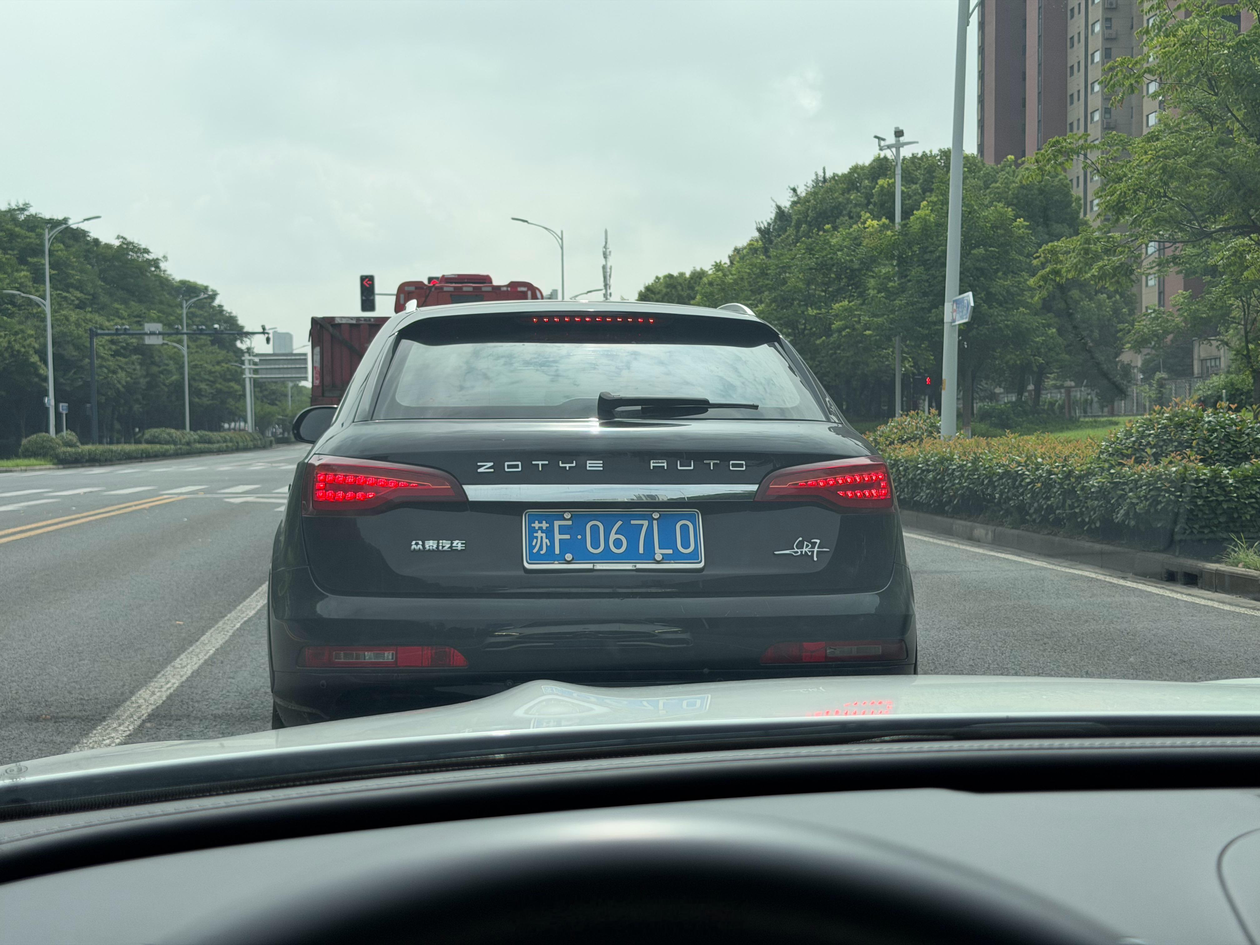 偶遇一辆绝版汽车 