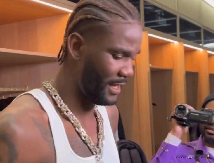 顿宝很开心！艾顿谈东里组合：

“这两个家伙很不可思议。”

“跟卢卡和里夫斯一