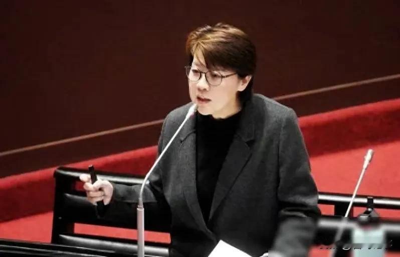 黄珊珊就大陆天鲲号挖泥船疏浚刘五店航道一事表示，心难平，要填回去……！
    