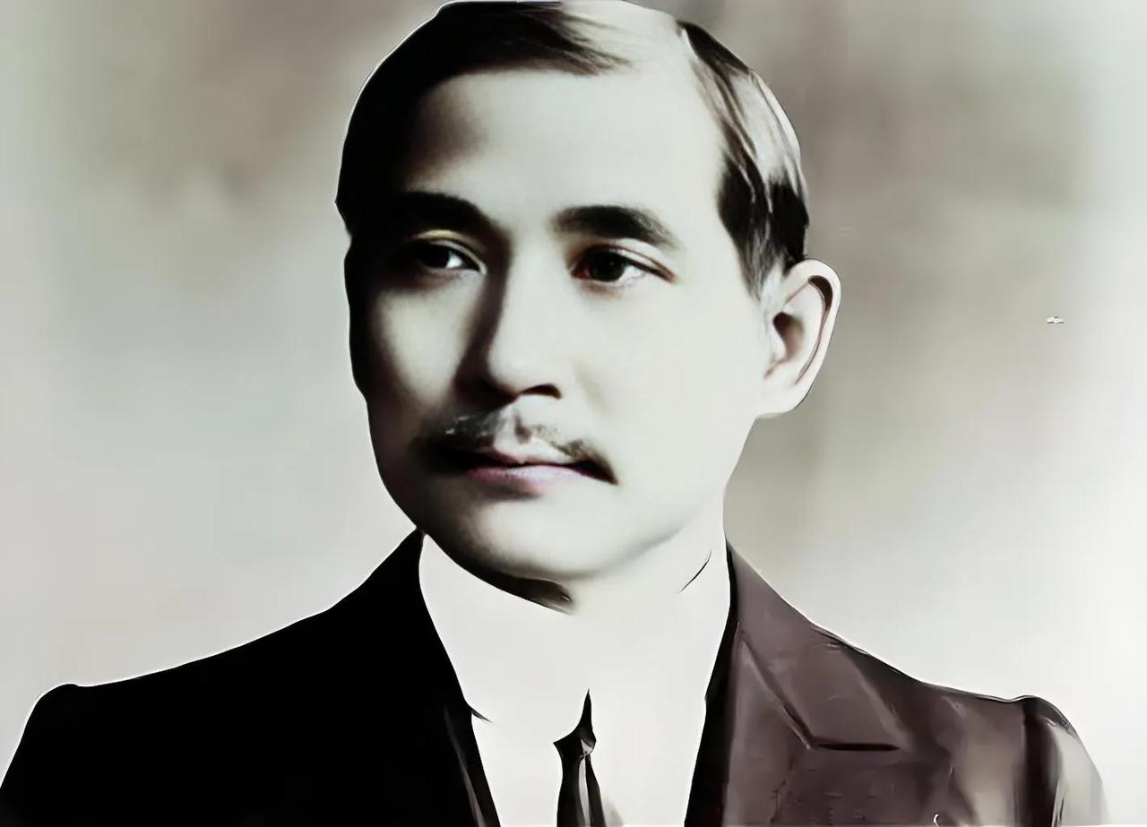 他是近代中国民主革命的先行者，更是维护民主共和的捍卫者。他结束中国两千多年的封建