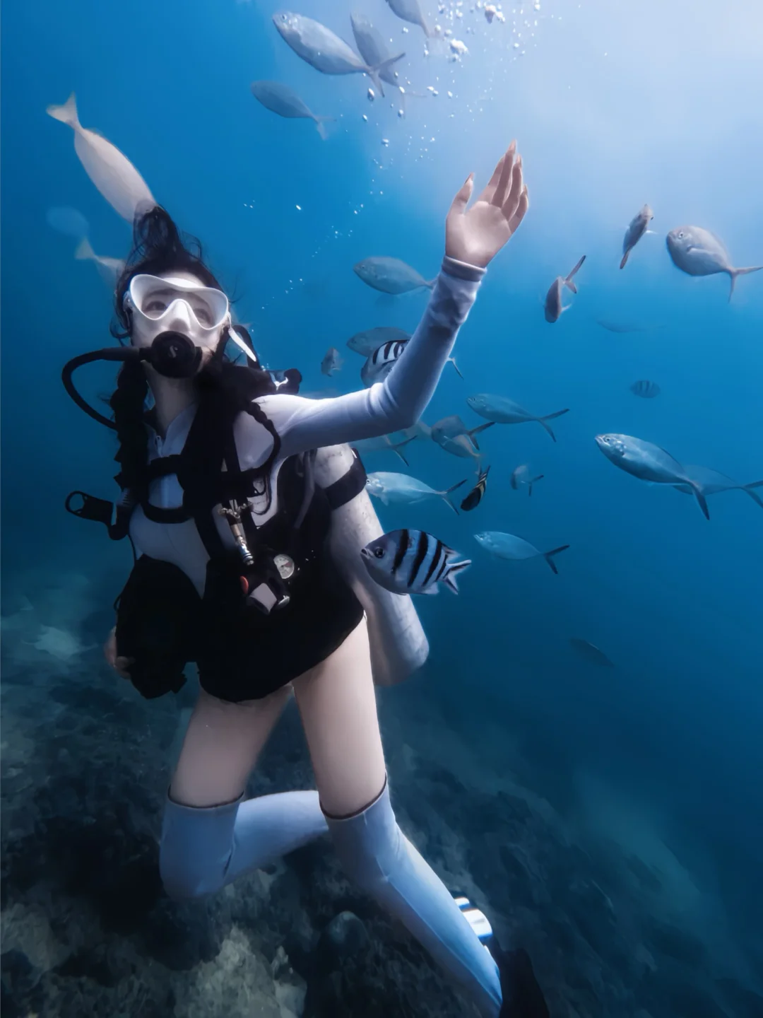 人生体验➕1，在三亚蜈支洲体验深潜，中国的潜水教练真的太有耐心了，一点...