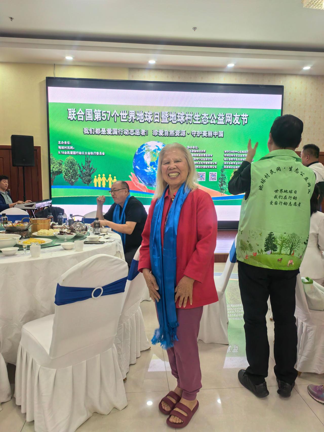 来到毛乌素沙漠 参加第57个地球日暨生态公益网友节