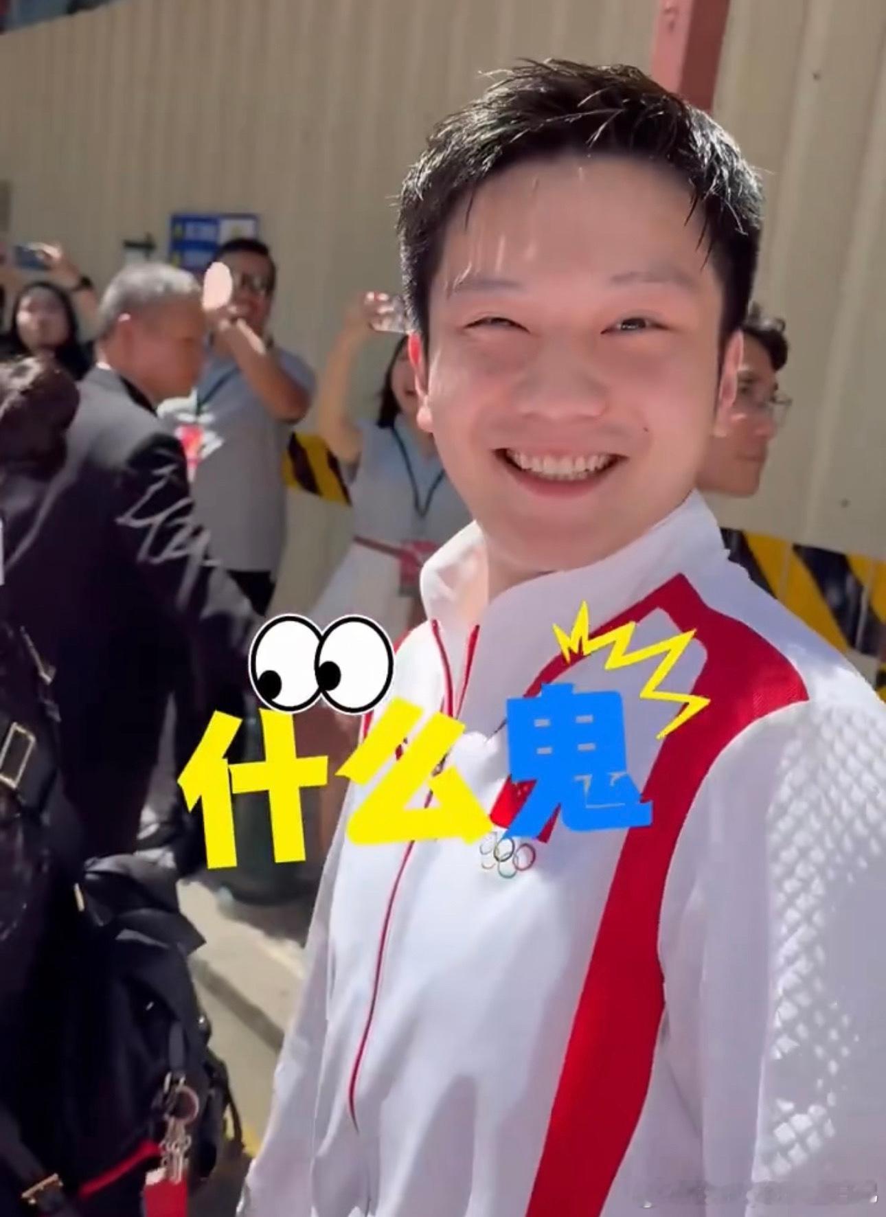 #樊振东抠雕像脚趾甲#东东你在干嘛！#樊振东你没事抠人家脚趾甲干啥#怎么还抠人家