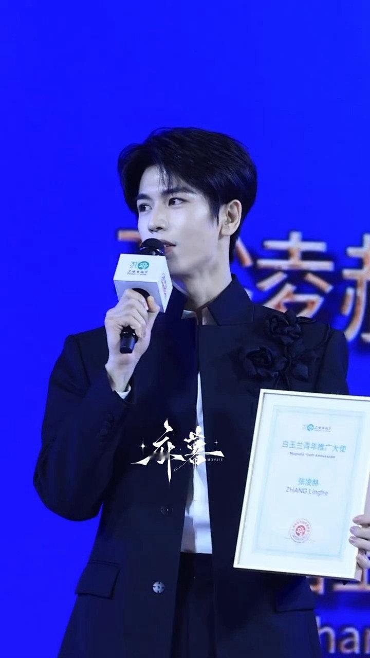 张凌赫收获满满的六月逐玉爆剧爆生收获满满的六月兼顾多线行程依旧从容，综艺连录六天