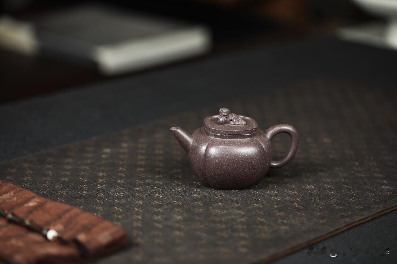 狮球｜传统佳器
       ｜青灰紫泥｜容量140c