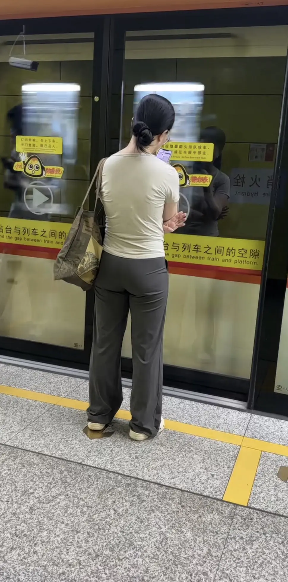 地铁穿搭实录 地铁