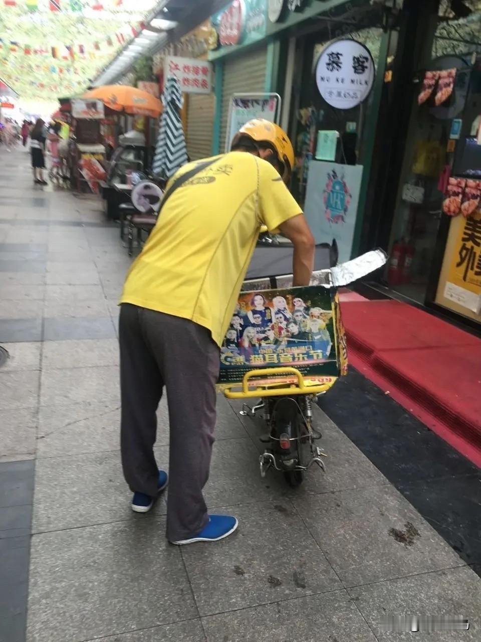 我支持取消外卖。外卖看似便利，实则带来诸多问题。它让很多人过上了“衣来伸手饭来张