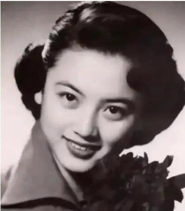 1948年，年轻漂亮的国军团长妻子陈愉照顾丈夫住院期间，惨被欺负，事后，院方劝她