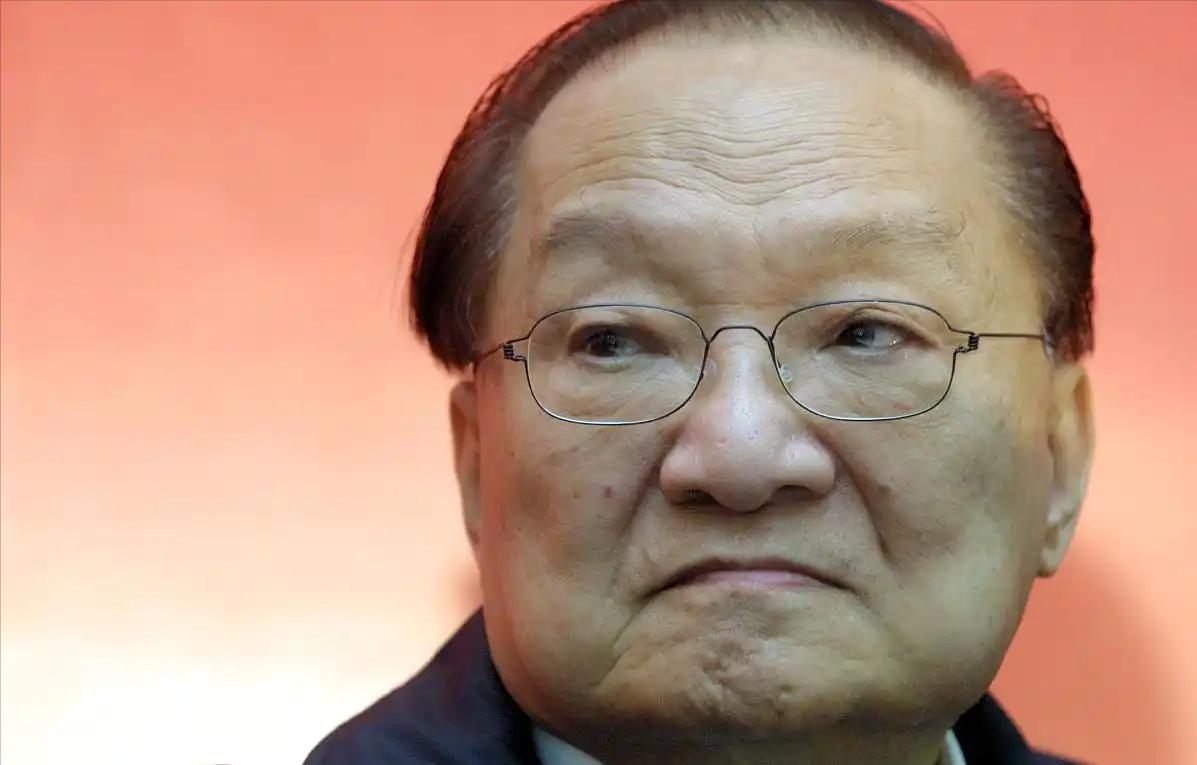 金庸为什么要篡改历史，“丑化”朱元璋们？
在《倚天屠龙记》中，明朝开国皇帝朱元璋