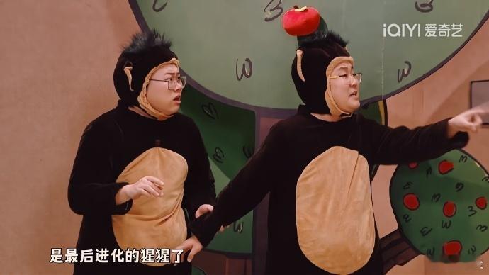 土豆想把吕严捆起来吗 B站春晚里土豆吕严的表演太有梗，那想捆人的眼神，感觉背后有