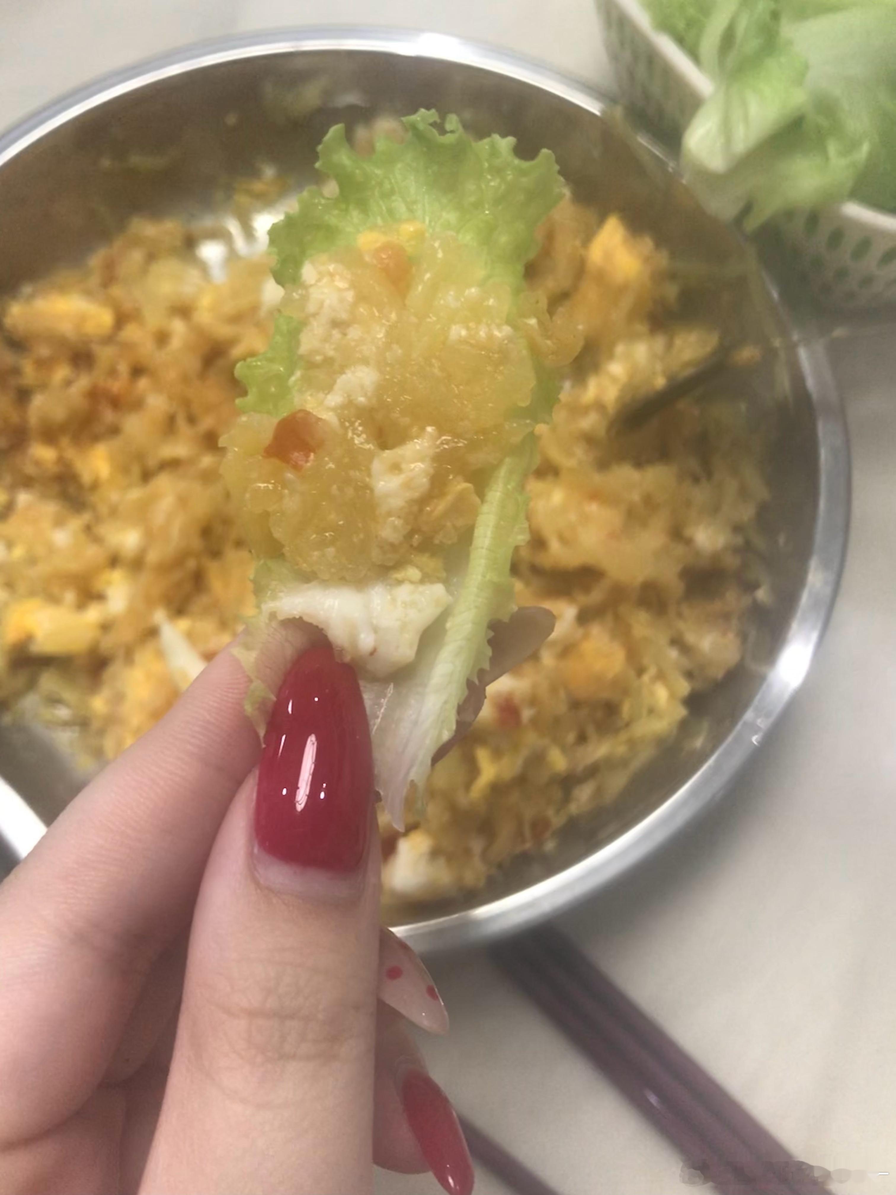 我妹的减脂餐土豆丝➕鸡蛋，碾成泥包生菜吃我就试这一片因为我不爱吃生菜还是单吃土豆